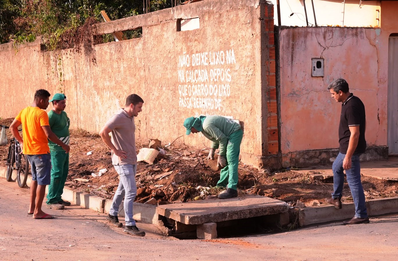 Barreiras mantém limpeza de canais após temporal