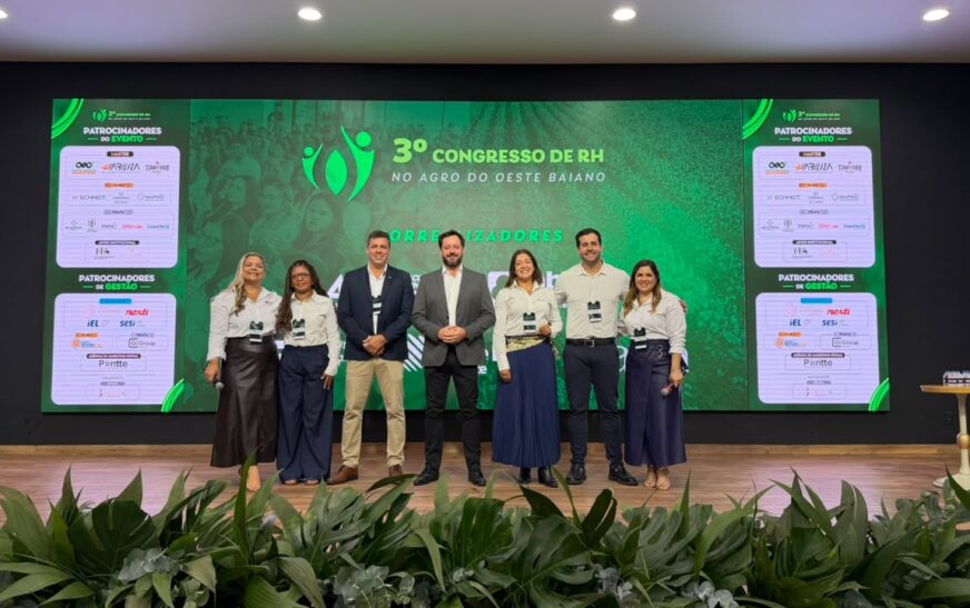 Participantes reunidos no palco do 3º Congresso de RH no Agro do Oeste Baiano